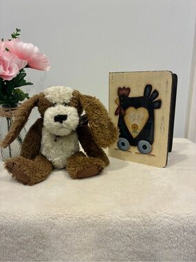 👙Boyd’s Bears Clancy D Hydrant with Choice of Wooden Book or Cat